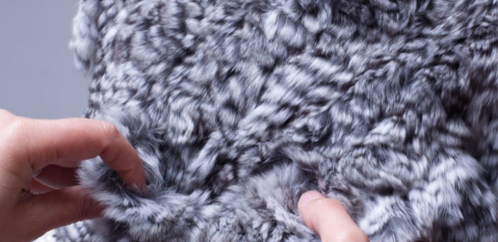 Knitted Chinchilla Fur Cape 038 Details 1