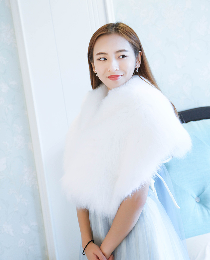Fox Fur Capelet 882 White Details 3