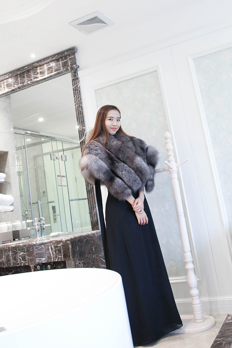 Silver Blue Fox Fur Cape 910 Details 1