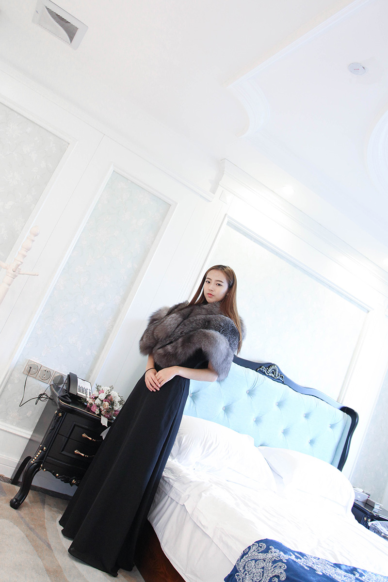 Silver Blue Fox Fur Cape 910 Details 4
