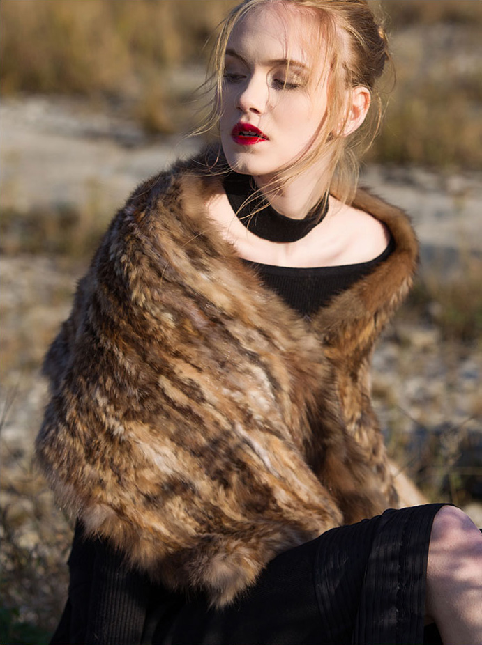 Knitted Sable Fur Shawl 067 Details 1
