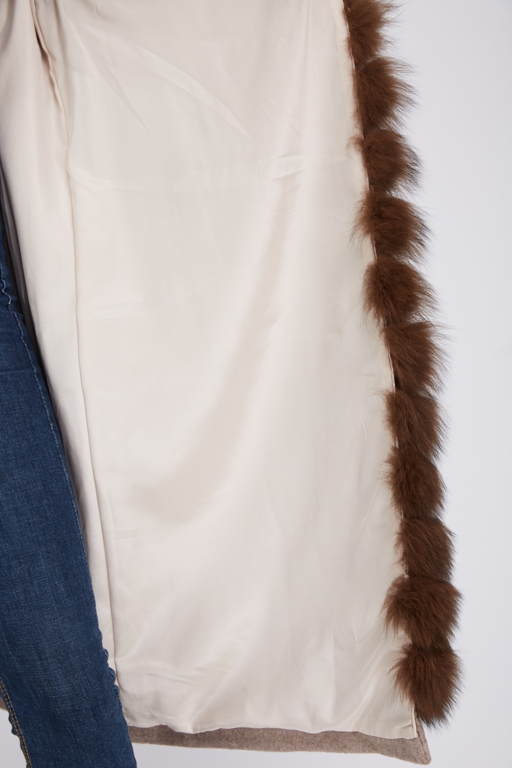 Cashmere Coat with Fox Fur Trim 240 Details 7