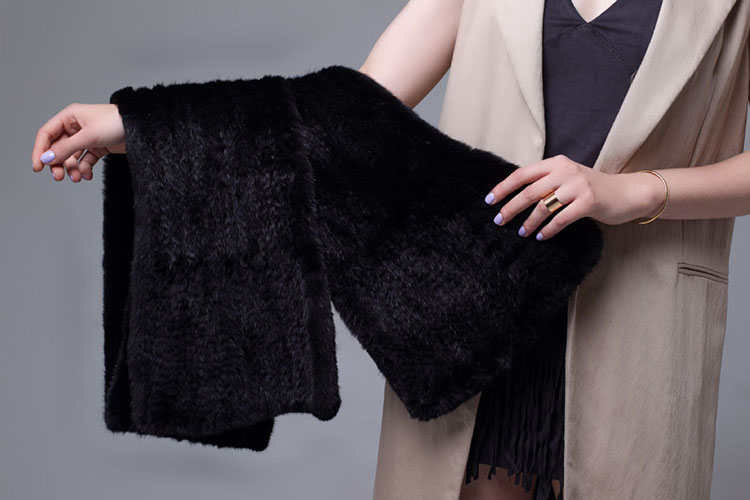 Knitted Mink Fur Shawl 685 Black Details