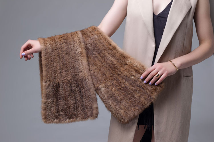 Knitted Mink Fur Shawl 685 Brown Details